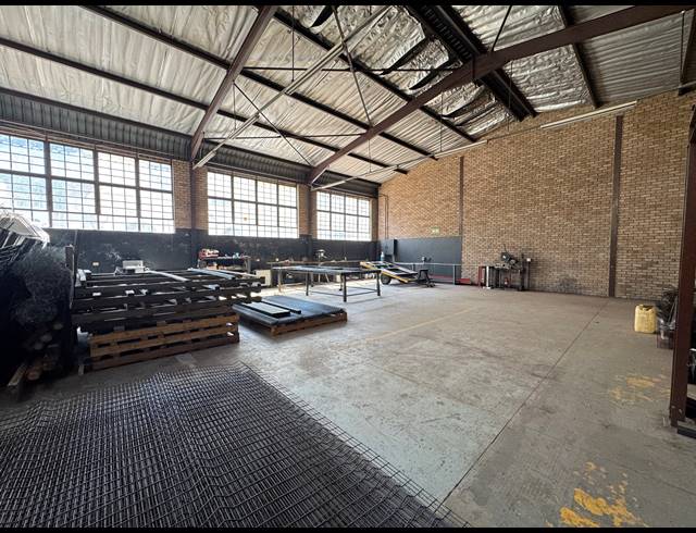 272M² WAREHOUSE TO LET IN INDUSTRIA NORTH